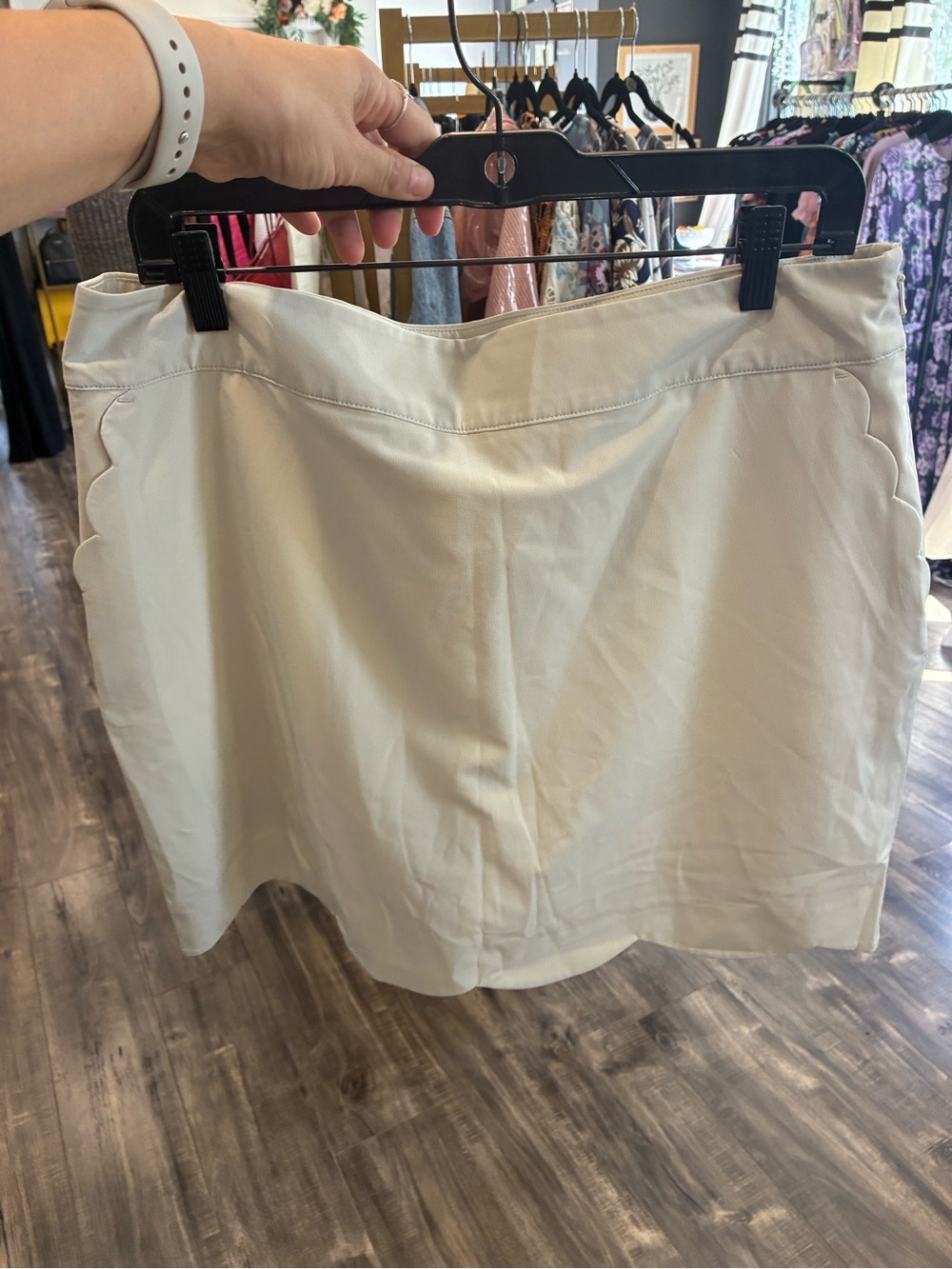 Vineyard Vines tan Scallop Edge skort size 14